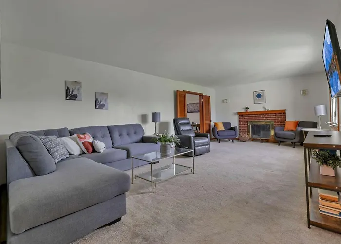 Spacious 4br Ranch Near Easton Perfect For Families & Work Groups Holiday home Columbus